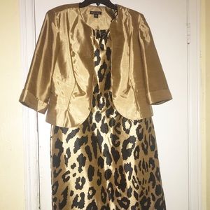 Dana Kay woman leopard satin 2 piece set